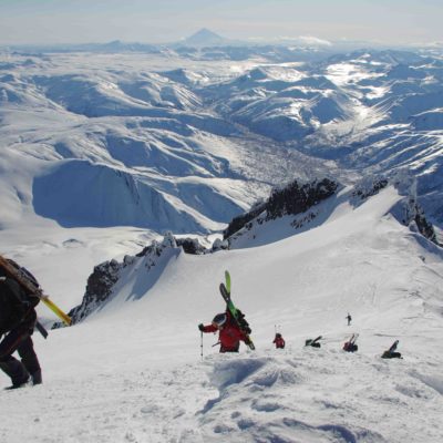 Ascension de volcans actifs en ski de randonnée au Kamtchatka