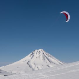 ski de randonnée et snow kite ascention de volcans actifs au Kamtchatka